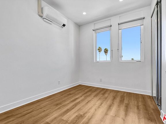 3rd image of 4525 Saint Elmo Dr #45254523-1/2