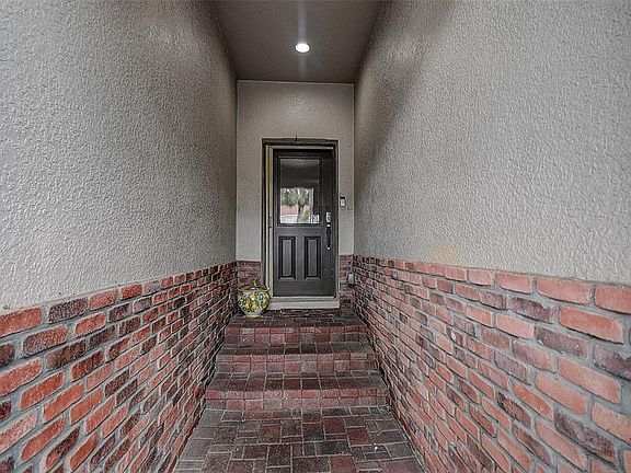 3rd image of 1426 Hillview Ln