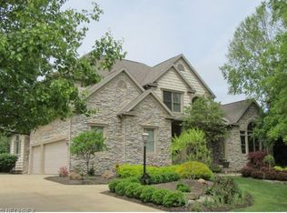 438 Sawgrass Dr, Akron, OH