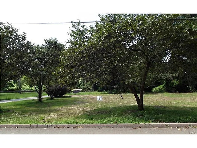 2 Inez Ave photo 1