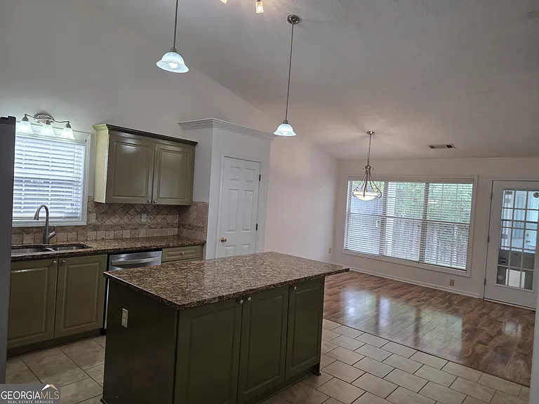 4585 Brook Farms Ct — Photo 8