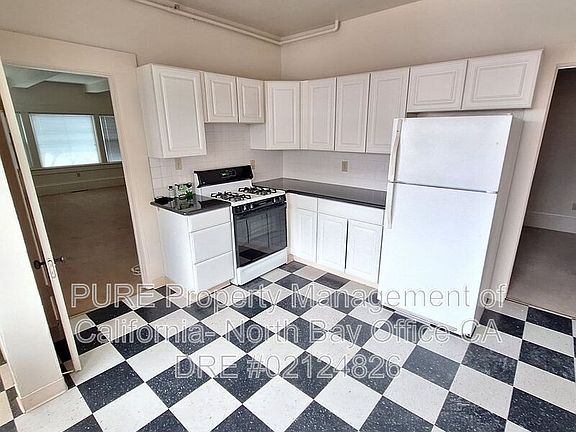 2nd image of 312 Washington St APT 2
