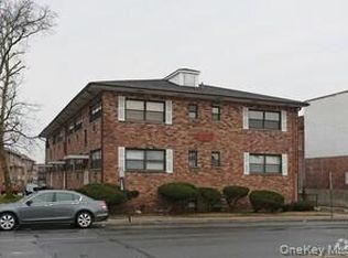 80 Lincoln Ave #3C, Rockville Centre, NY 11570