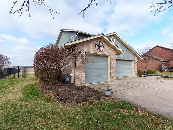 3rd image of 109 Old Carriage Dr