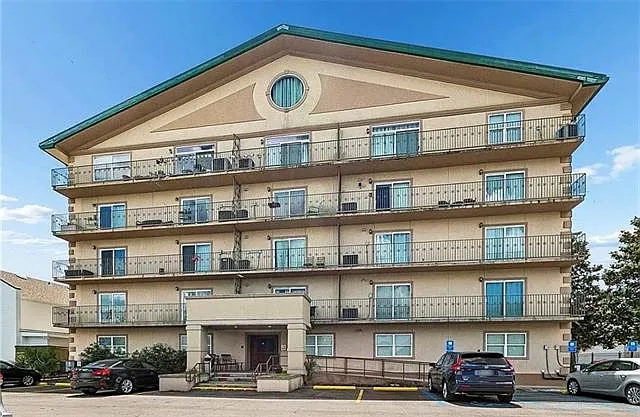 2 bed, 2.0 bath, 1374 sqft, $1,750 — Photo 1