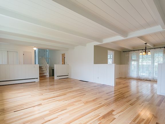 3rd image of 2805 E Maurice Dr