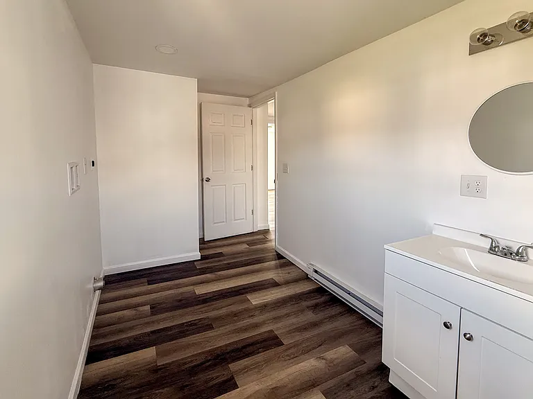 305 Willow St — Photo 4