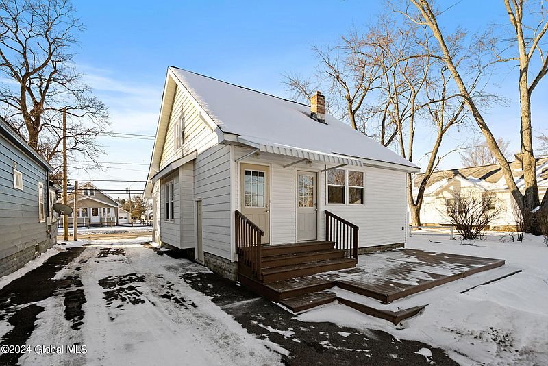 4th image of 825 Curry Road