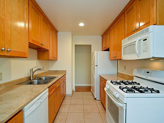 5th image of 41652 Carmen St