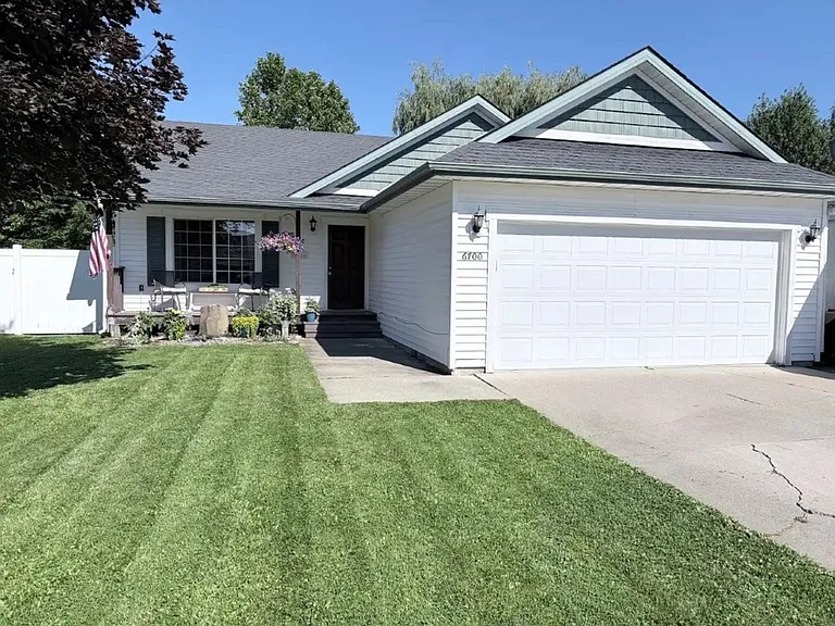 6700 N Harris Hawk Ln — Photo 2