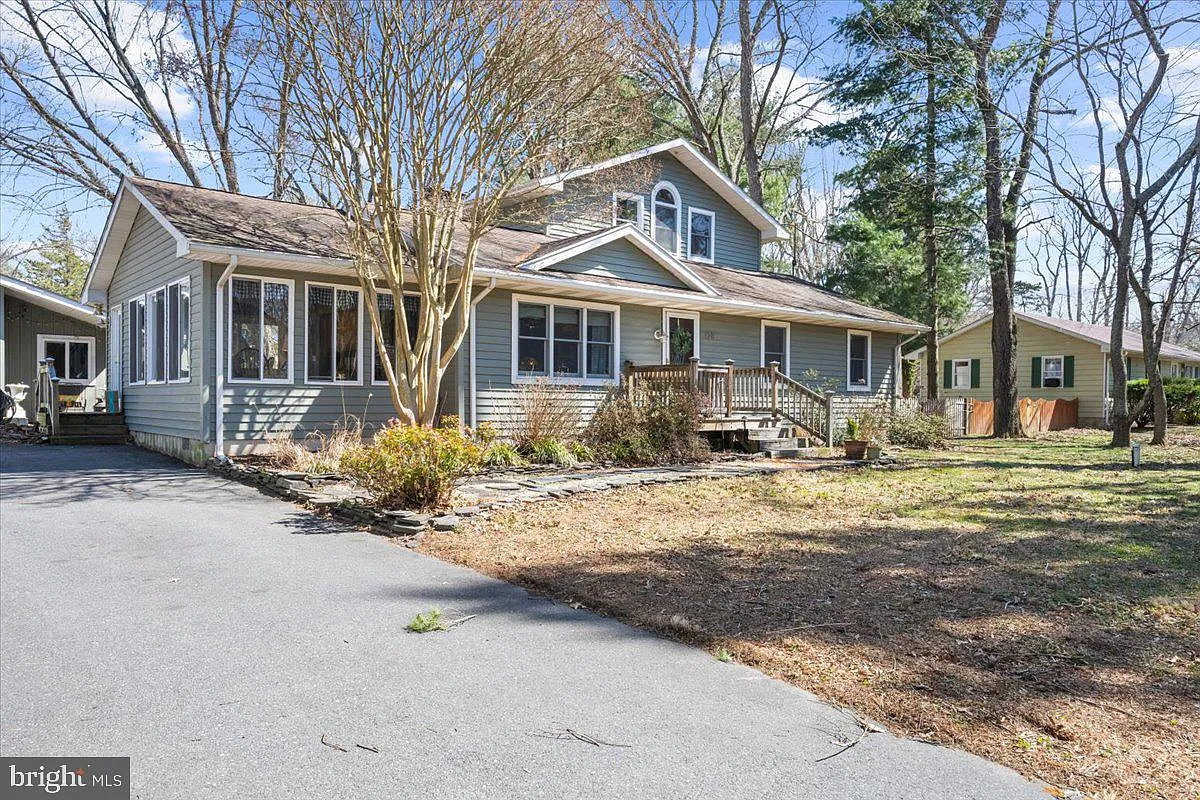 128 Edmore Rd photo 1