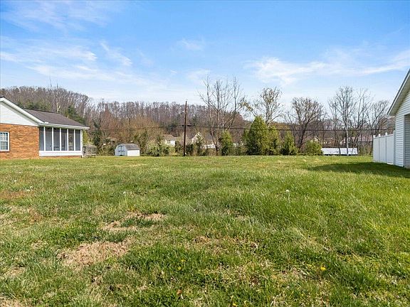 5th image of 142 Stephen Trace Rd