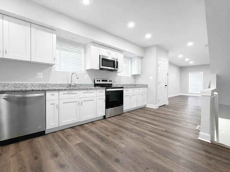 3201 E Fairmount Ave — Photo 6