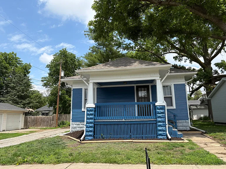 1230 Lake St — Photo 1