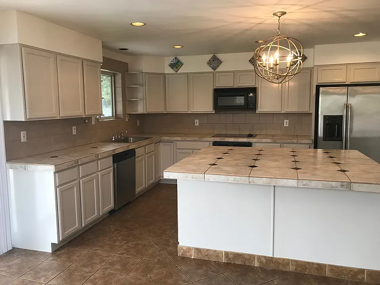 27 E Balboa Dr — Photo 9