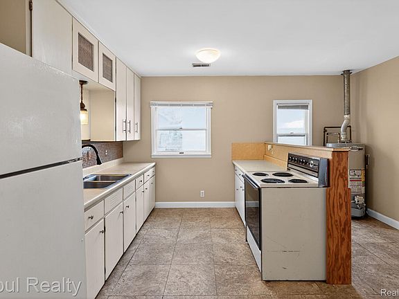 4th image of 522 E Cavanaugh Rd