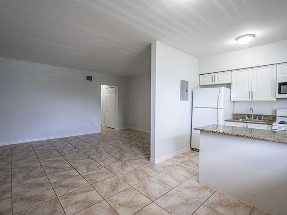 3rd image of 2195 Bay Dr APT 2