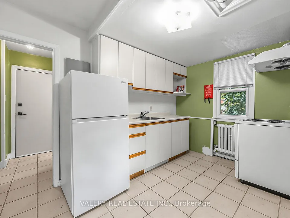 8 33rd St #4