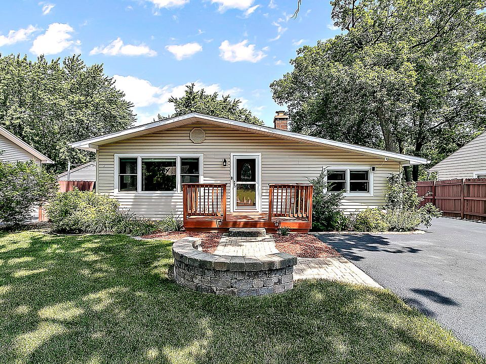 17878 W Chippewa Rd, Grayslake, IL 60030 Zillow