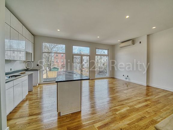 3rd image of 2011 Steinway St APT 1