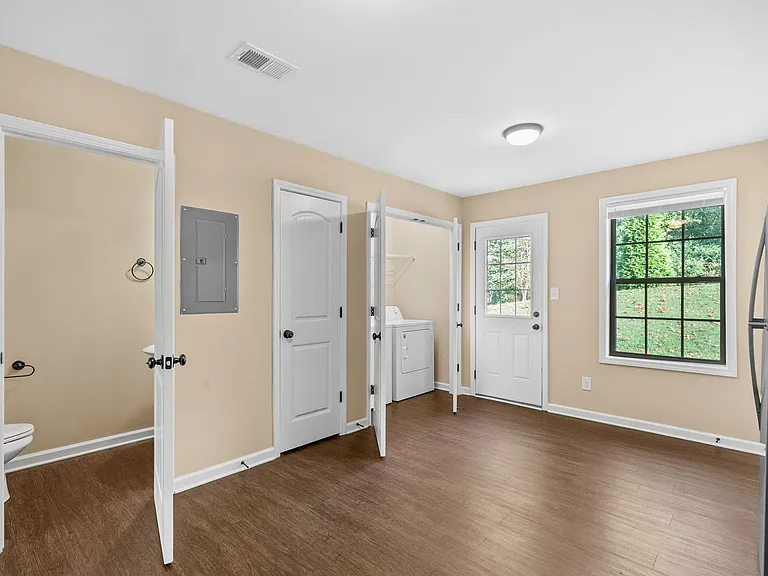 161 Center Pointe Dr — Photo 8