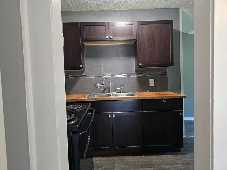 1106 Esplanade St #1 — Photo 2