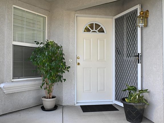 2nd image of 1102 Golden Gate Trl