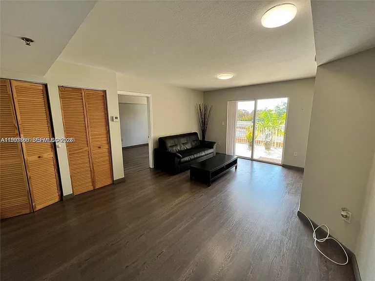 637 SW 3rd St #306 — Photo 6