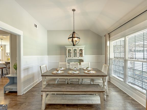 4th image of 242 Canterberry Pl