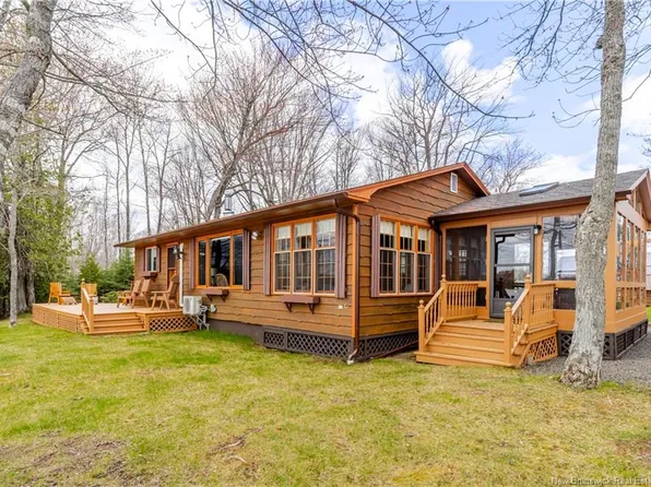 18 Lakeside Cres, Prince William, NB E6K 3H9