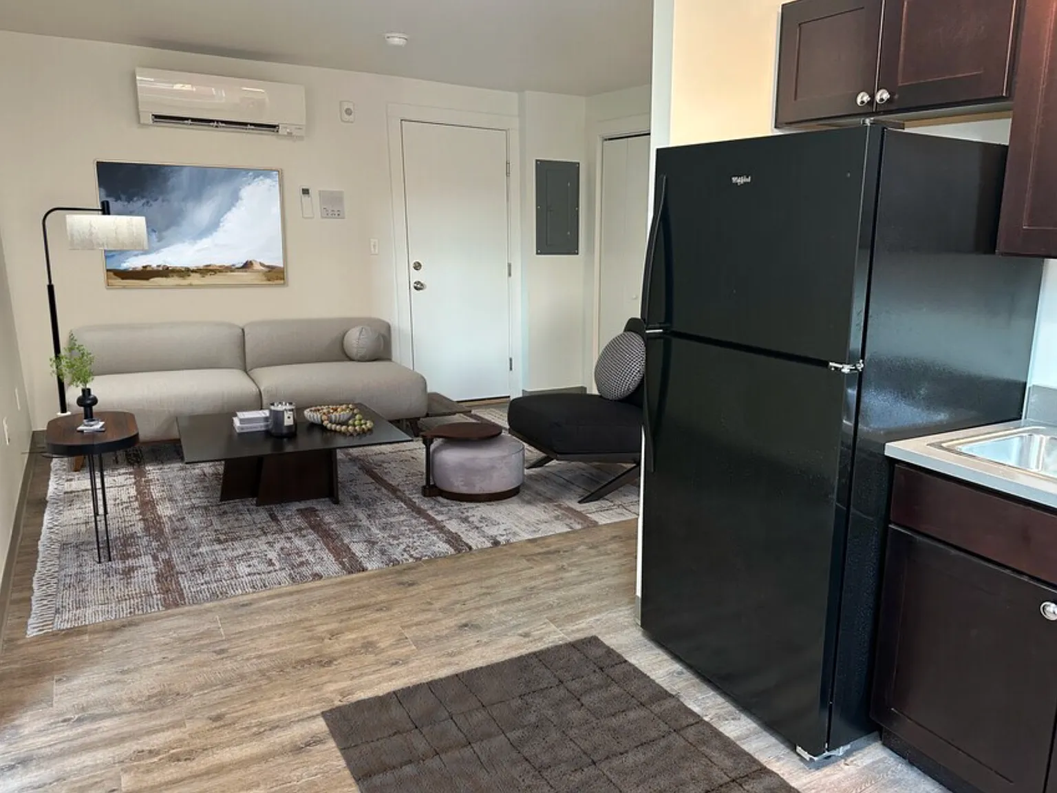 Sylvia Apartments — Photo 4