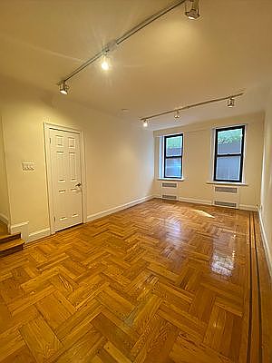 4th image of 56 W 65th St APT 3F