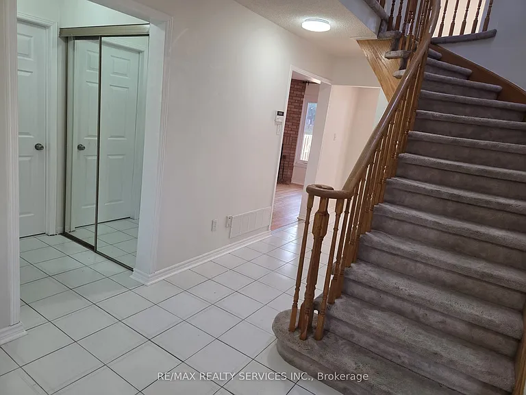 211 Ponymeadow Ter — Photo 2