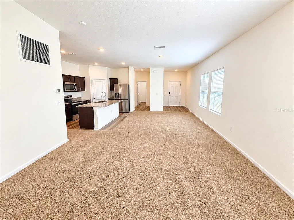 3 bed, 2.0 bath, 2156 sqft, $2,150 — Photo 2