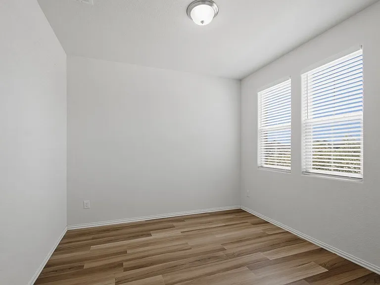 6910 Kate Reed Dr — Photo 8