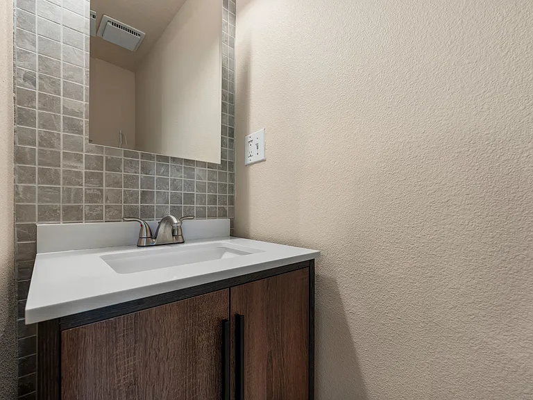 2140 Robin Dr — Photo 30
