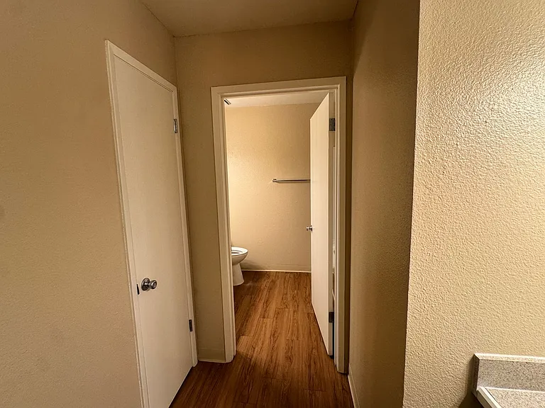 Acacia Apartments — Photo 36