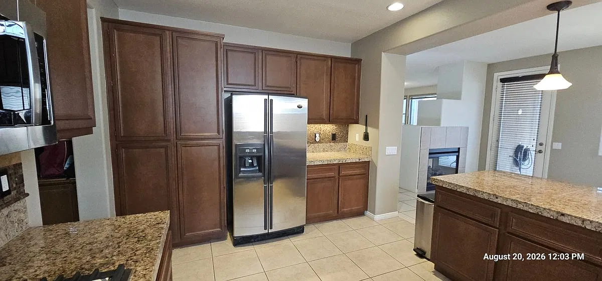 3 bed, 2.5 bath, 2022 sqft, $2,900 — Photo 3