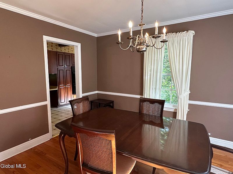 4th image of 1556 Dean Street