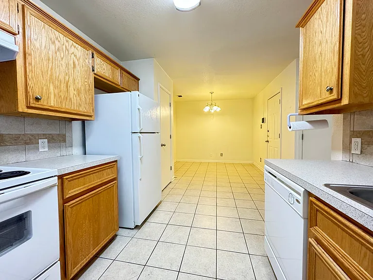 1313 Chips Dr #B — Photo 6