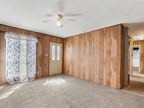 4th image of 1105 Aster St