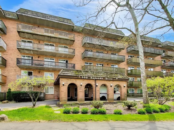 500 Redondo Dr APT 111, Downers Grove, IL 60516