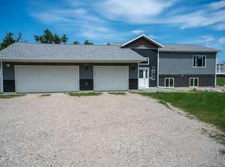5706 Olive Tree Dr, Bismarck, ND 58503