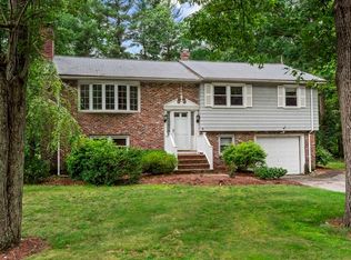 9 Meadowbrook Rd, North Chelmsford, MA 01863