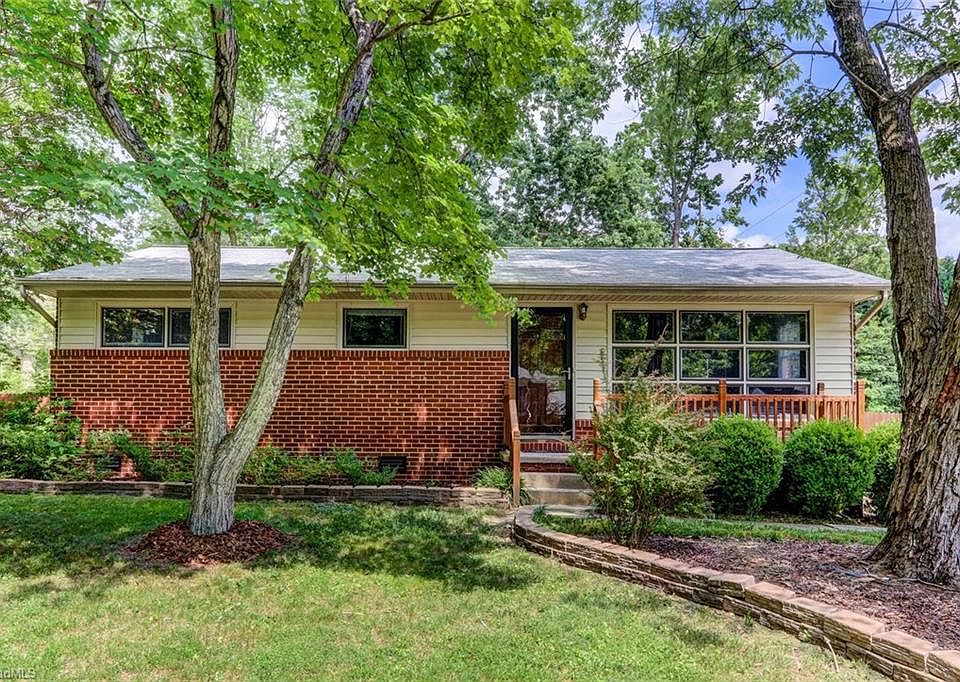 1st image of 3006 Shamrock Dr