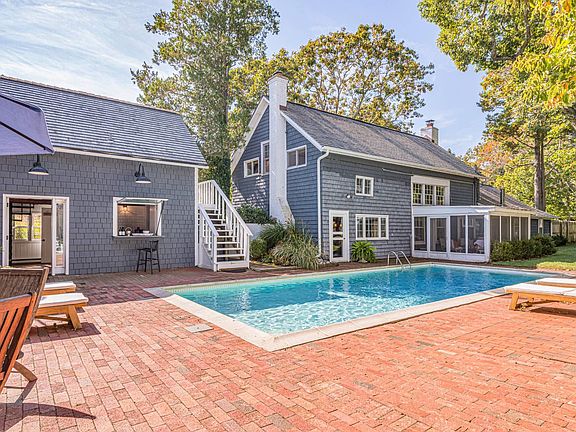3rd image of 16 Quantuck Bay Ln