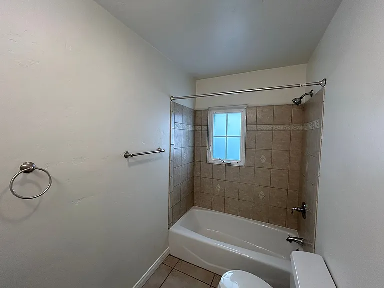 Updated Cottage in Banker's Hill — Photo 13