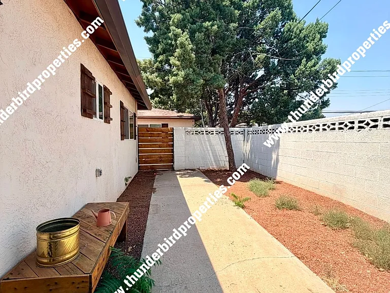 1307 San Mateo Blvd NE — Photo 11