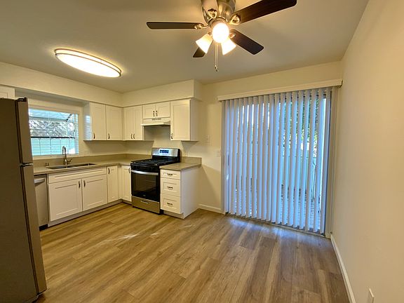 Eat-in Kitchen