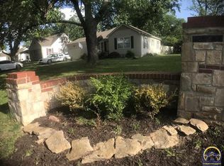 3543 SW Huntoon St, Topeka, KS 66604